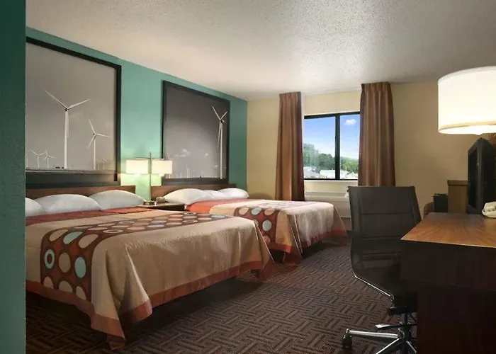 Super 8 By Wyndham East Motel 2*