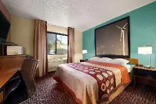 Super 8 By Wyndham East Motel