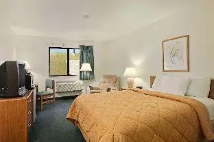 Super 8 By Wyndham East Motel 2*