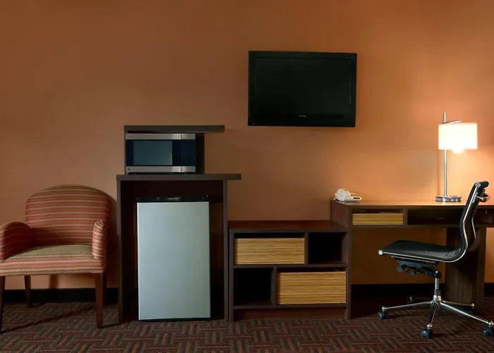 Super 8 By Wyndham East 2*