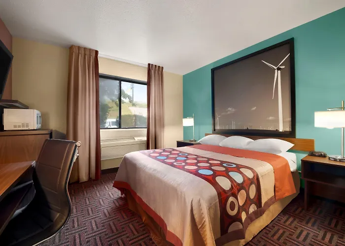 Super 8 By Wyndham East 2*