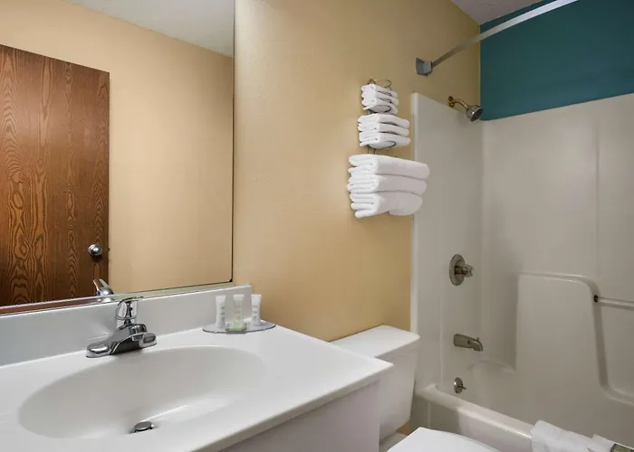 Super 8 By Wyndham East Motel 2*