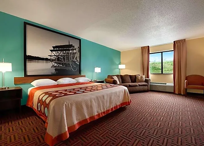 Super 8 By Wyndham East Motel